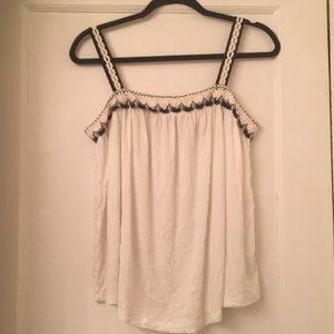 3/$20✨Gap Crochet Trim Tank